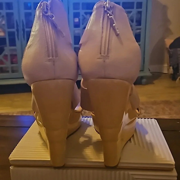 Diane Von furstenberg Opal Wedge in RoseGold/Pumice. Size 9.5 - Picture 6 of 16